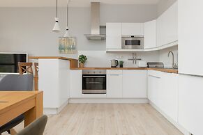 Symboliczna Apartment Warsaw by Renters