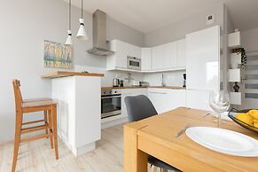 Symboliczna Apartment Warsaw by Renters