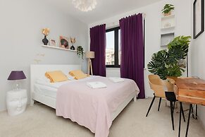 Symboliczna Apartment Warsaw by Renters