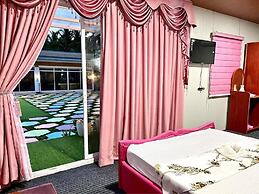 Jardin De Ysabelle and Hobbiton Cafe