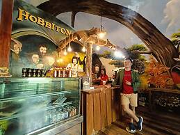 Jardin De Ysabelle and Hobbiton Cafe