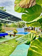 Jardin De Ysabelle and Hobbiton Cafe