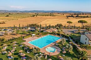 Family Pool Suvereto Bilo Ground 1