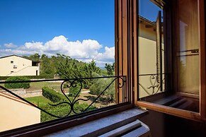 Family Pool Suvereto Trilo First