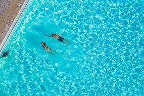 Family Pool Suvereto Trilo First