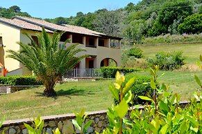 Family Pool Suvereto Trilo First