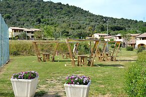 Family Pool Suvereto Trilo Ground