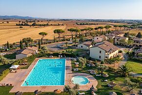 Family Pool Suvereto Trilo Ground