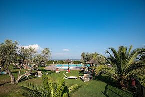 Family Pool Suvereto Trilo Ground