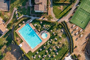 Family Pool Suvereto Trilo Ground
