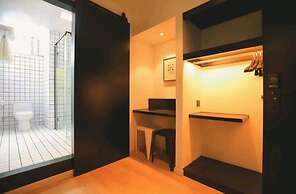Heli Hotel