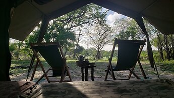 Makubi Safari Camp by Isyankisu