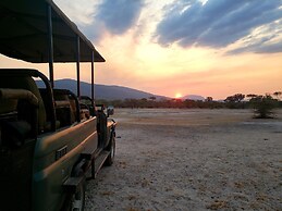 Makubi Safari Camp by Isyankisu