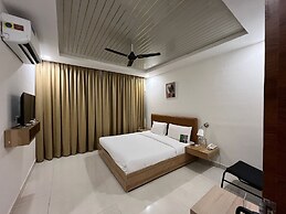 Hotel Hibiscus Tree- Bachupally