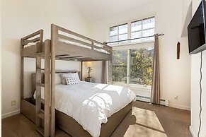 1849 The Seasons 3 Bedroom Townhouse by RedAwning