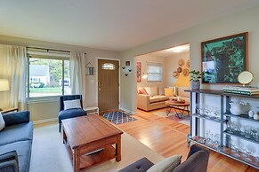 Ann Arbor Home w/ Deck, 2 Mi to Michigan Stadium!