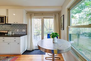 Ann Arbor Home w/ Deck, 2 Mi to Michigan Stadium!