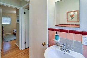 Ann Arbor Home w/ Deck, 2 Mi to Michigan Stadium!