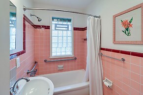 Ann Arbor Home w/ Deck, 2 Mi to Michigan Stadium!