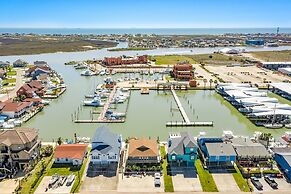 Waterfront Freeport Home: Deck & Private Boat Dock