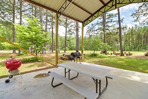 Tree-lined Higden Retreat: Close to Parks + Trails