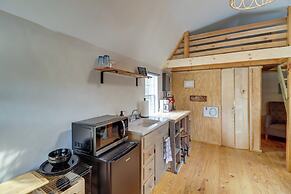 Cozy Higden Studio: Close to Greers Ferry Lake!