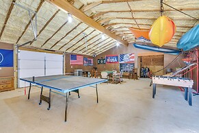 Higden Studio w/ Shared Patio, Yard Games, Grills!