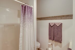 Higden Studio w/ Shared Patio, Yard Games, Grills!