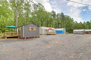 Higden Studio w/ Shared Patio, Yard Games, Grills!