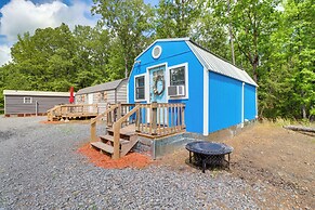 Higden Studio w/ Shared Patio, Yard Games, Grills!