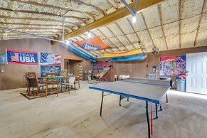 Higden Studio w/ Shared Patio, Yard Games, Grills!