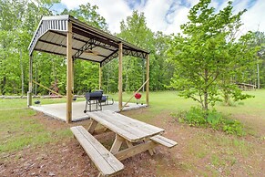 Higden Studio w/ Shared Patio, Yard Games, Grills!