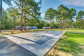 Higden Studio w/ Shared Patio, Yard Games, Grills!