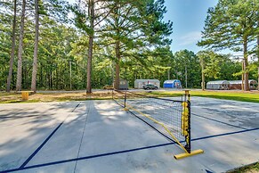 Higden Studio w/ Shared Patio, Yard Games, Grills!