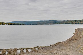 Pet-friendly Honeoye Cottage Rental: Walk to Lake!