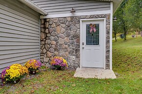 Pet-friendly Honeoye Cottage Rental: Walk to Lake!