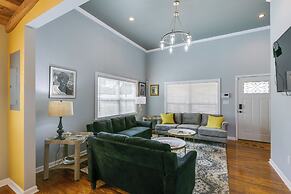 Inviting Quincy Cottage: Walk to Historic Downtown