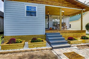 Inviting Quincy Cottage: Walk to Historic Downtown