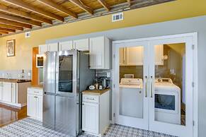 Inviting Quincy Cottage: Walk to Historic Downtown