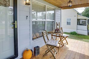 Inviting Quincy Cottage: Walk to Historic Downtown