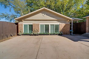 Walk to Lewisville Lake: Pet-friendly Texas Abode!