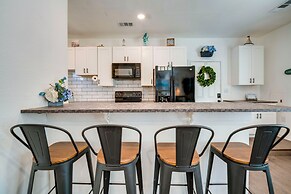 Walk to Lewisville Lake: Pet-friendly Texas Abode!