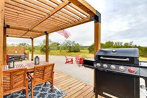 Remote Strawn Container Home With Hot Tub!