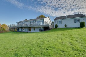 Maine Retreat w/ Ocean Views, Walk to Downtown!