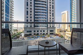 Maison Privee - Elegant Urban Retreat in the Heart of Dubai Marina