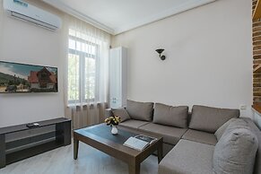Stay in on Mashtots 16a-5