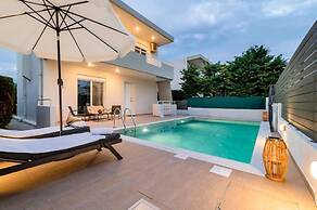 Angels Villa in Kremasti Near the Beach