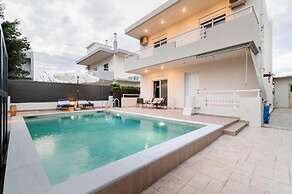 Angels Villa in Kremasti Near the Beach