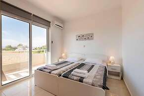 Angels Villa in Kremasti Near the Beach