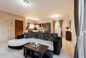 Angels Villa in Kremasti Near the Beach